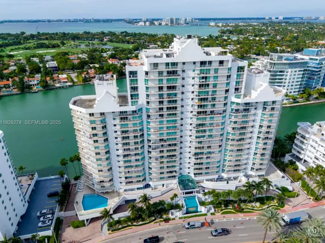 2-bedroom condo for sale in Miami Beach - 5900 Collins Ave 906 - MondialRealty