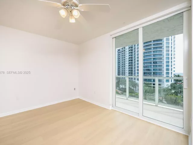 2-bedroom condo for sale in Miami Beach - 5900 Collins Ave 906 - MondialRealty