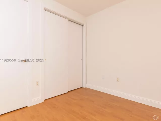 1-bedroom condo for sale in Miami - 1050 Brickell Ave 606 - MondialRealty