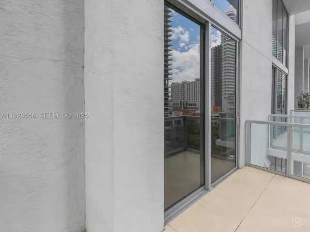 1-bedroom condo for sale in Miami - 1050 Brickell Ave 606 - MondialRealty