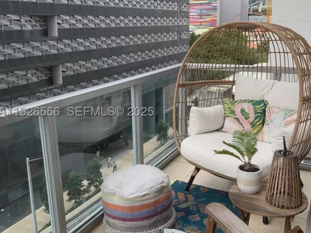 1-bedroom condo for sale in Miami - 1050 Brickell Ave 606 - MondialRealty