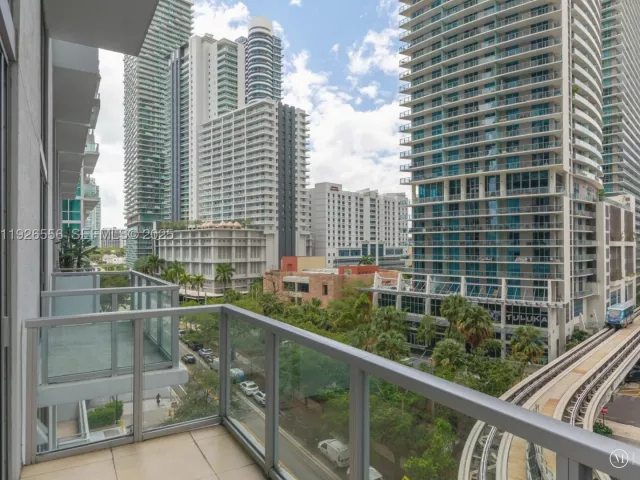 1-bedroom condo for sale in Miami - 1050 Brickell Ave 606 - MondialRealty