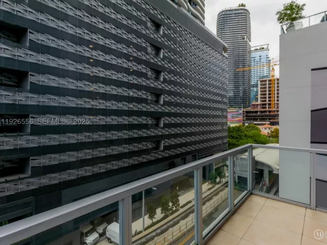 1-bedroom condo for sale in Miami - 1050 Brickell Ave 606 - MondialRealty