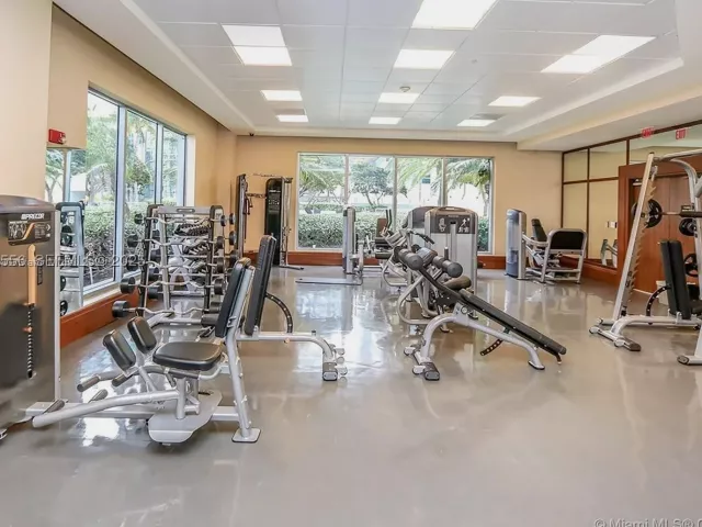 1-bedroom condo for sale in Miami - 1050 Brickell Ave 606 - MondialRealty