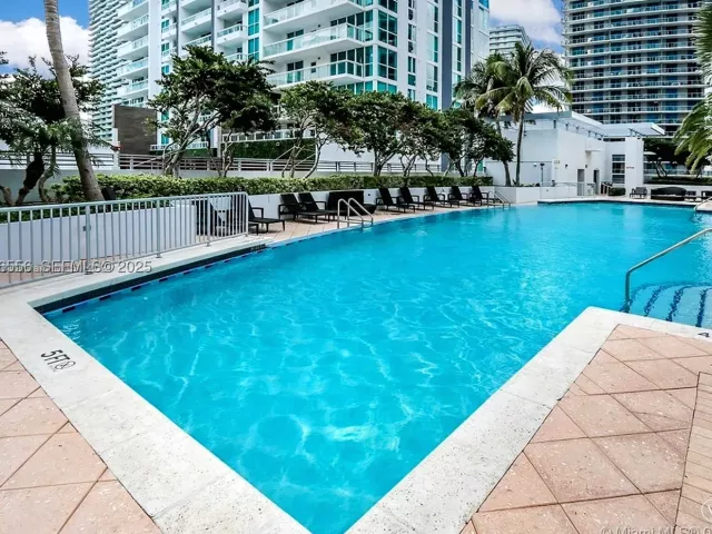 1-bedroom condo for sale in Miami - 1050 Brickell Ave 606 - MondialRealty