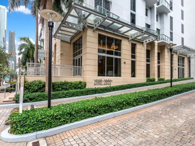 1-bedroom condo for sale in Miami - 1050 Brickell Ave 606 - MondialRealty