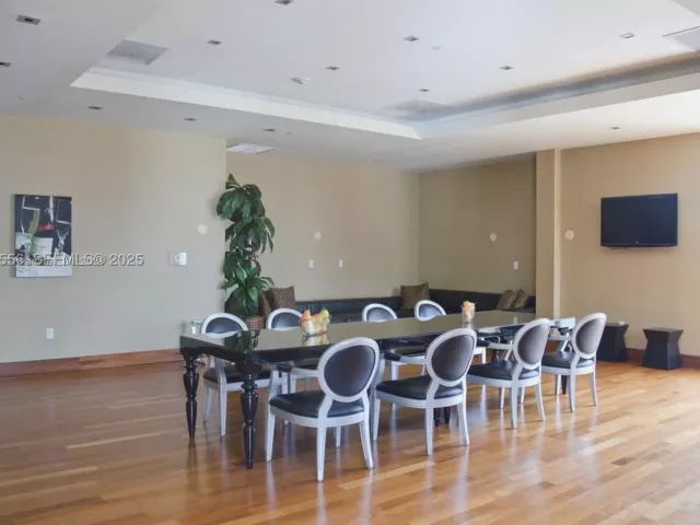 1-bedroom condo for sale in Miami - 1050 Brickell Ave 606 - MondialRealty