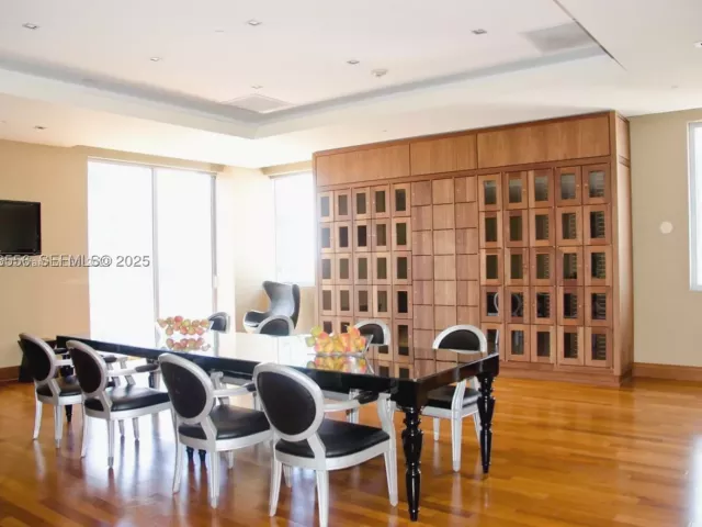 1-bedroom condo for sale in Miami - 1050 Brickell Ave 606 - MondialRealty