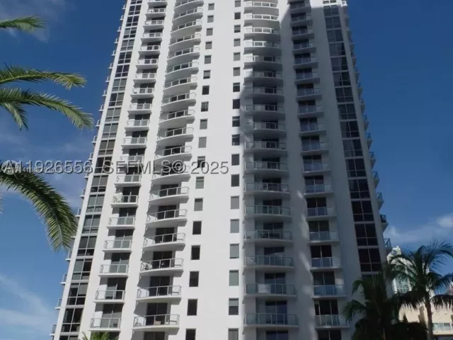 1-bedroom condo for sale in Miami - 1050 Brickell Ave 606 - MondialRealty