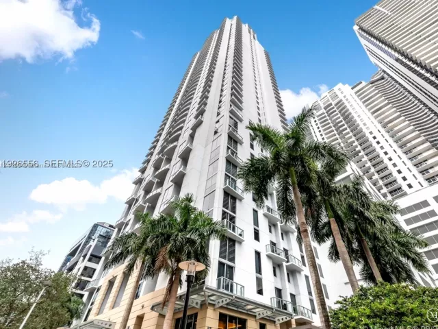 1-bedroom condo for sale in Miami - 1050 Brickell Ave 606 - MondialRealty