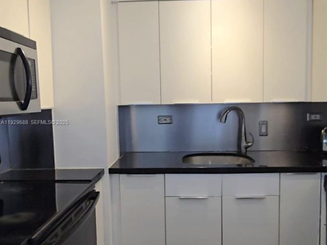 1-bedroom condo for rent in Miami Beach - 1500 Bay Rd 1178S - MondialRealty