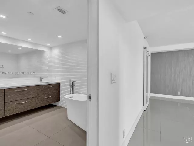 Apartment for sale  Unit #27D - photo 6890505