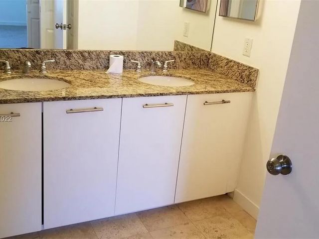 Apartment for rent  Unit #1717 - photo 6890320