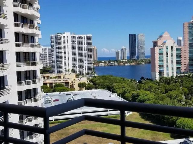 Apartment for rent  Unit #1717 - photo 6890325