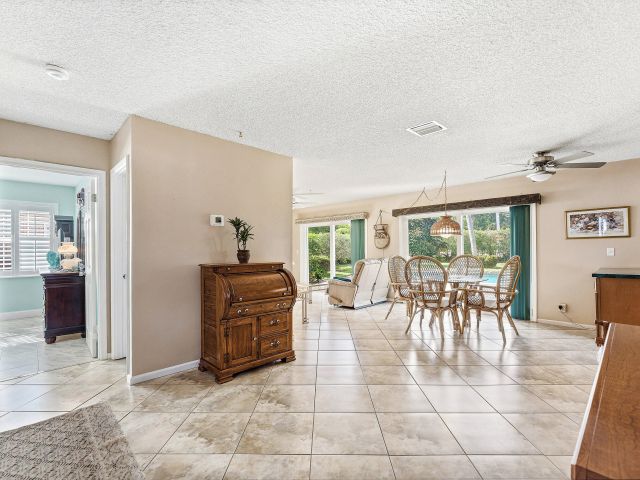 Home for sale at 3643 Avenue Montresor - photo 6891279