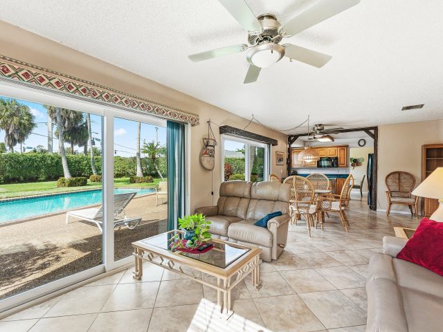 Home for sale at 3643 Avenue Montresor - photo 6891282