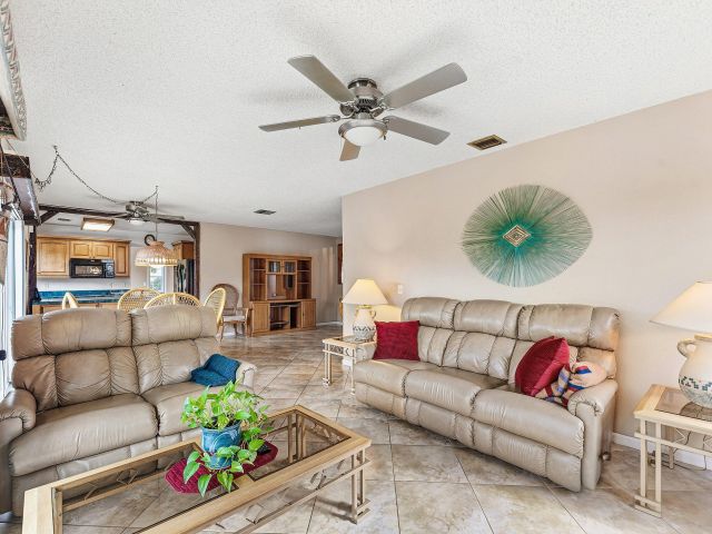 Home for sale at 3643 Avenue Montresor - photo 6891283