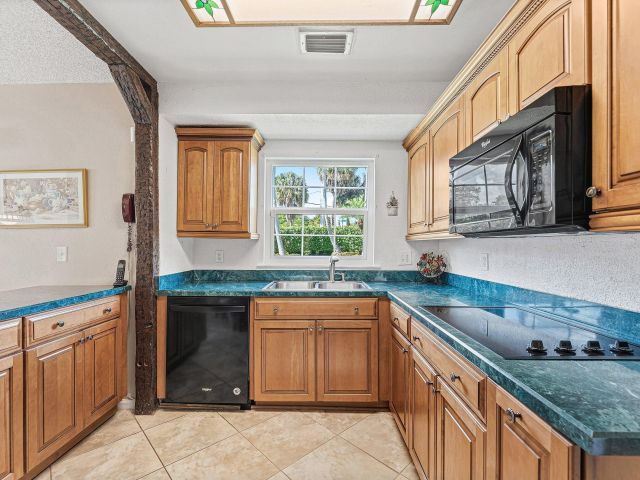 Home for sale at 3643 Avenue Montresor - photo 6891288