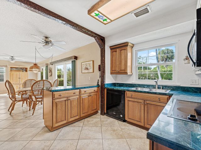 Home for sale at 3643 Avenue Montresor - photo 6891289