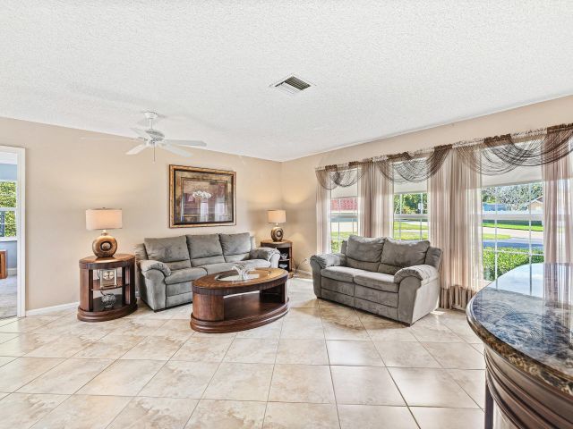 Home for sale at 3643 Avenue Montresor - photo 6891294