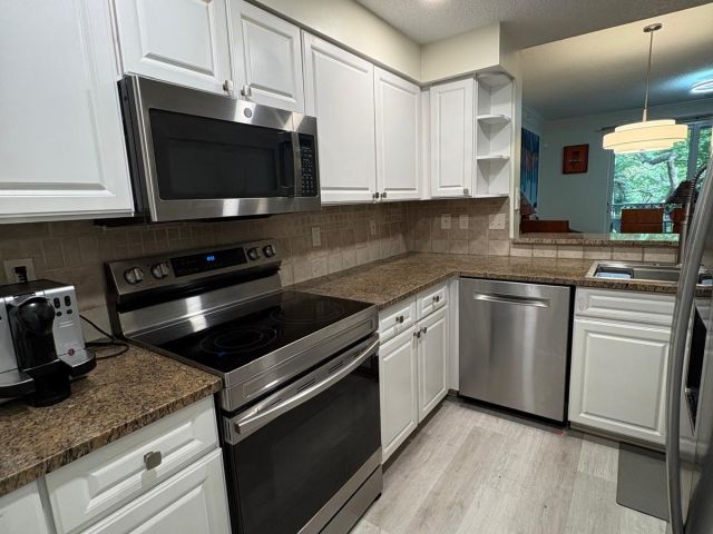 Home for rent at 2018 Alta Meadows Lane 405 - photo 6891278