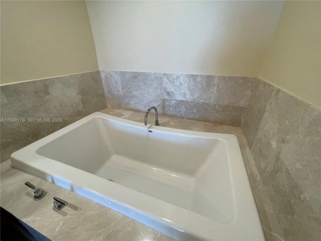 Apartment for rent  Unit #1806 - photo 6891509