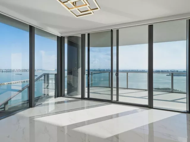 4-bedroom condo for sale in Miami - 700 NE 24TH ST 4801 - MondialRealty