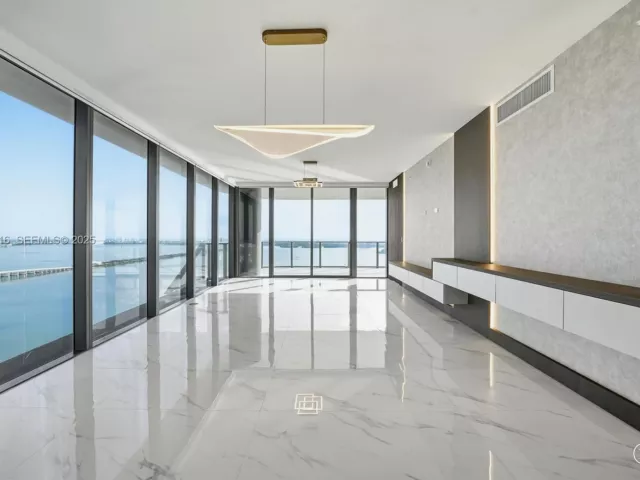 4-bedroom condo for sale in Miami - 700 NE 24TH ST 4801 - MondialRealty