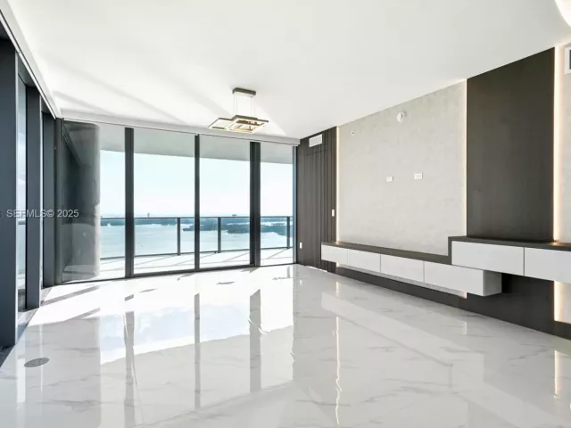 4-bedroom condo for sale in Miami - 700 NE 24TH ST 4801 - MondialRealty