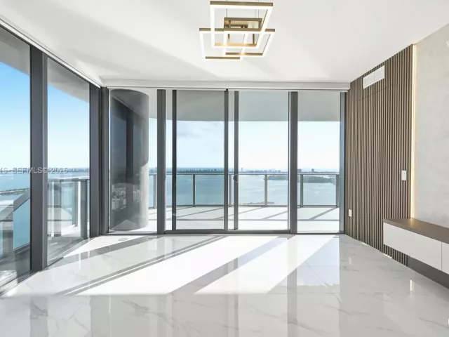 4-bedroom condo for sale in Miami - 700 NE 24TH ST 4801 - MondialRealty