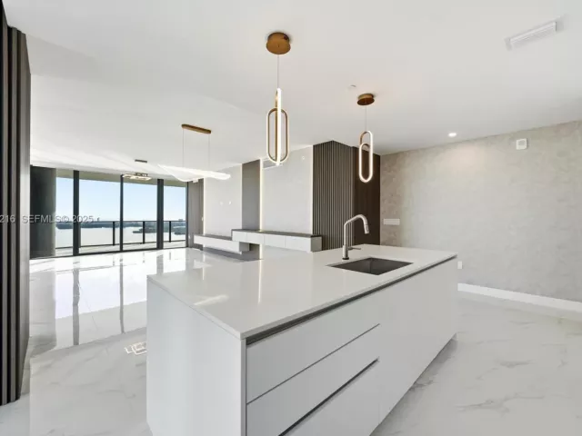 4-bedroom condo for sale in Miami - 700 NE 24TH ST 4801 - MondialRealty