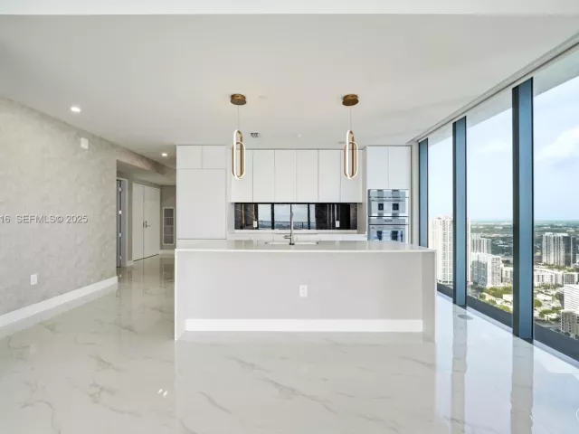 4-bedroom condo for sale in Miami - 700 NE 24TH ST 4801 - MondialRealty