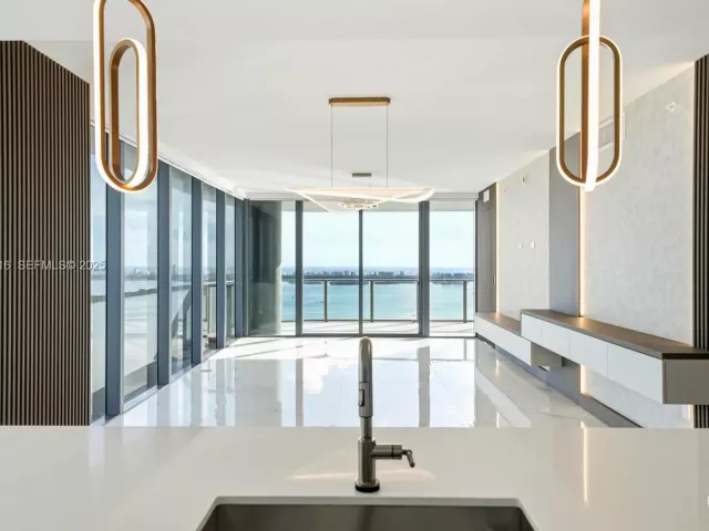 4-bedroom condo for sale in Miami - 700 NE 24TH ST 4801 - MondialRealty