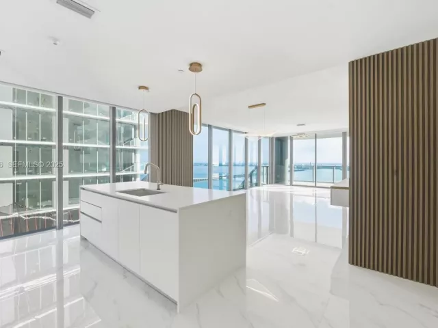 4-bedroom condo for sale in Miami - 700 NE 24TH ST 4801 - MondialRealty