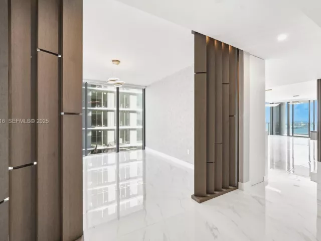 4-bedroom condo for sale in Miami - 700 NE 24TH ST 4801 - MondialRealty