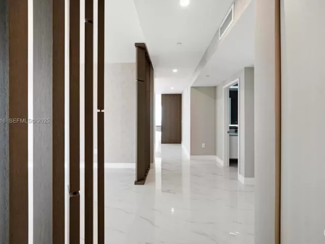 4-bedroom condo for sale in Miami - 700 NE 24TH ST 4801 - MondialRealty