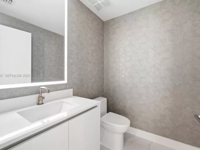 4-bedroom condo for sale in Miami - 700 NE 24TH ST 4801 - MondialRealty