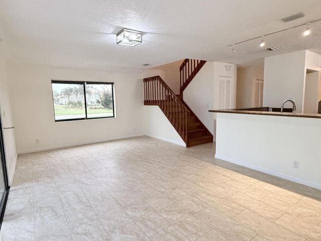 Home for rent at 1635 Woodbridge Lakes Circle - photo 6893606