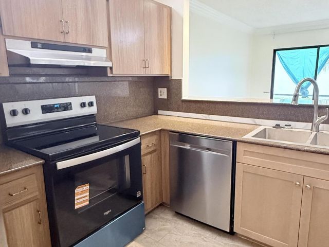 Home for rent at 1635 Woodbridge Lakes Circle - photo 6893608