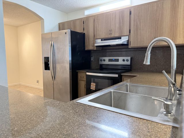 Home for rent at 1635 Woodbridge Lakes Circle - photo 6893609