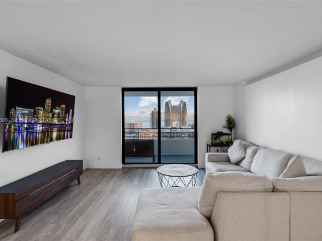 2-bedroom condo for sale in Hallandale Beach - 2500 Parkview Dr 2102 - MondialRealty