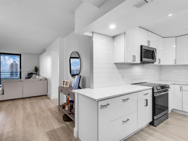 2-bedroom condo for sale in Hallandale Beach - 2500 Parkview Dr 2102 - MondialRealty