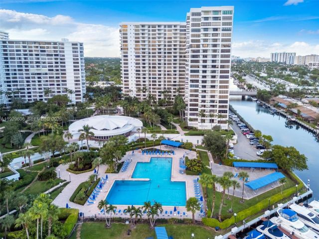 2-bedroom condo for sale in Hallandale Beach - 2500 Parkview Dr 2102 - MondialRealty