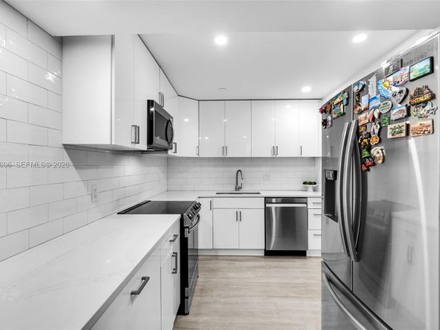 2-bedroom condo for sale in Hallandale Beach - 2500 Parkview Dr 2102 - MondialRealty