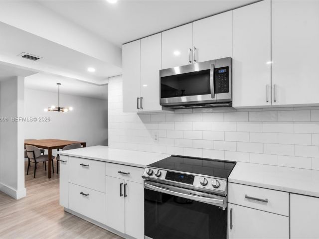 2-bedroom condo for sale in Hallandale Beach - 2500 Parkview Dr 2102 - MondialRealty