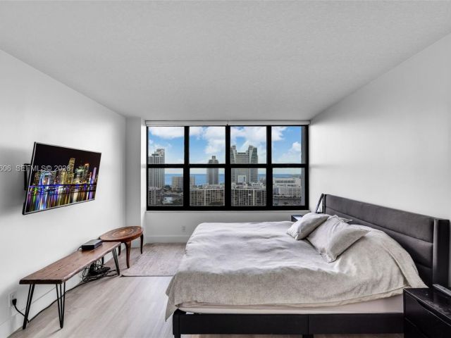 2-bedroom condo for sale in Hallandale Beach - 2500 Parkview Dr 2102 - MondialRealty