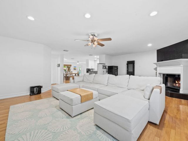 Home for sale at 27 NE 16th Avenue - photo 6893288