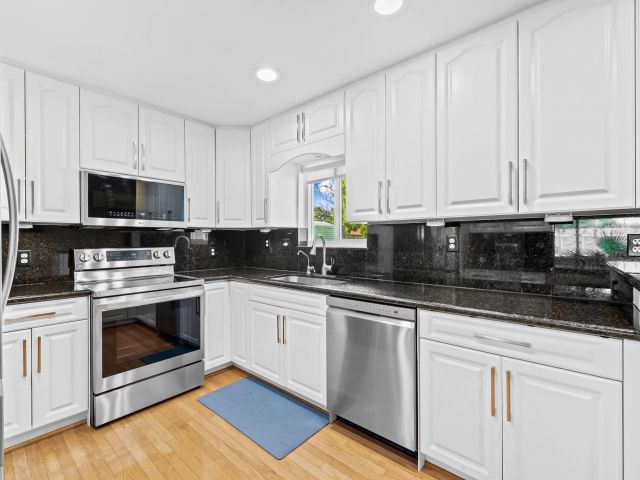 Home for sale at 27 NE 16th Avenue - photo 6893289