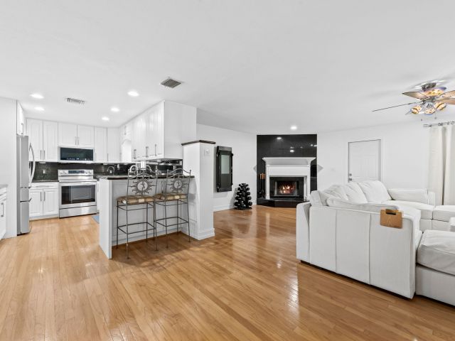 Home for sale at 27 NE 16th Avenue - photo 6893291