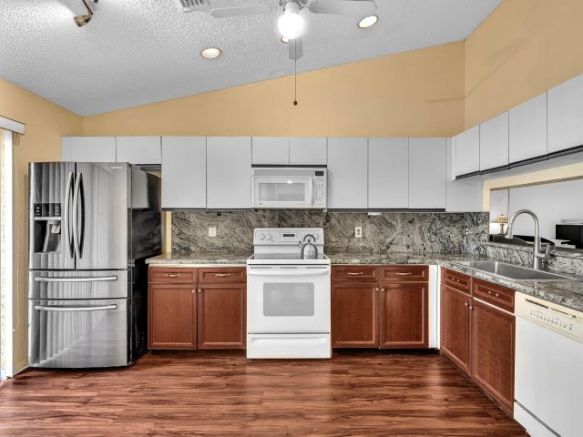 Home for sale at 1045 NW 18th Avenue - photo 6892618